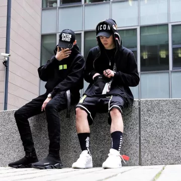 El balenciaga Speed Trainer negro que el influencer Eric Trocha luce en su Instagram