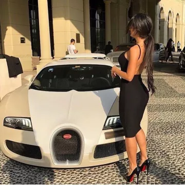 las bombas negras barnizadas louboutin vistas en la cuenta de Instagram de Wiss K7