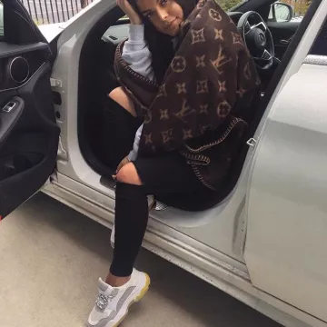 Zapatillas balenciaga Triple S blancas y grises de Wiss en instagram