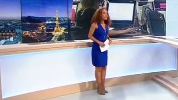 La robe Morgan bleu électrique de Sandrine Aramon dans le Soir 3 du 23/06/18 sur France 3