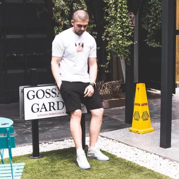 La Converse Off-White que luce el influencer búlgaro Emil Eftimov en su Instagram