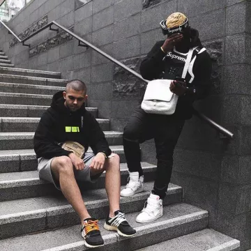 Las gafas oscuras Supreme Fox usadas por el influencer búlgaro Emil Eftimov en su Instagram
