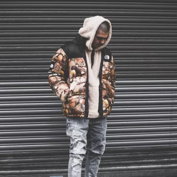 El Supremo TNF deja abrigo usado por el influencer búlgaro Emil Eftimov en su Instagram