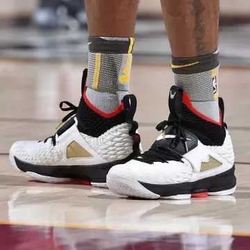 The pair of Nike sneakers, Lebron 15 XV Premium worn by LeBron James on the account Instagram @Kingjames
