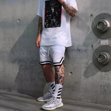 La Yeezy 350 Zebra que lleva el influencer Tommeeblack en su Instagram