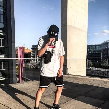 Bag Supreme black door the influencer Hyped Jason on his Instagram