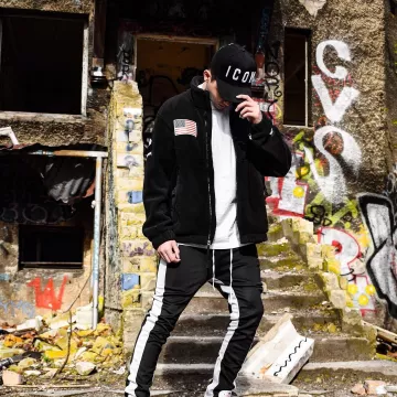 La casquette noire "Icon" que porte l'influenceur Hyped Jason sur son Instagram
