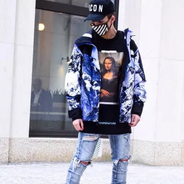 La parka TNF Suprema impresa en la montaña usada por el influencer Hyped Jason en su Instagram