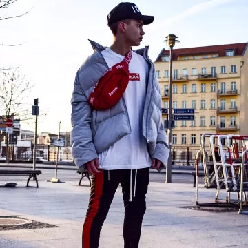 The bag is red Supreme what does the influencer Hyped Jason on his Instagram