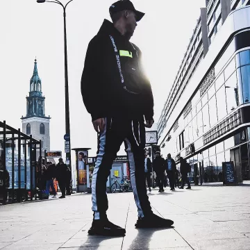 El par de Balenciaga negro que el influencer Hyped Jason luce en su Instagram