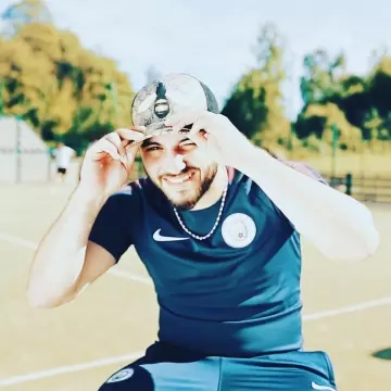 Le maillot de foot bleu Manchester city de Djadja sur son compte Instagram