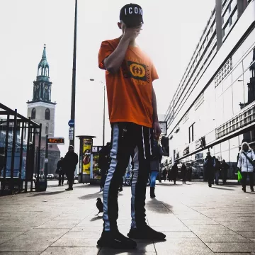 Las zapatillas triple negras de Balenciaga que lleva el influencer Hyped Jason en su Instagram