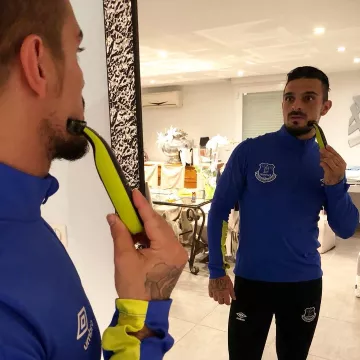 Le survetement de everton  que porte Julien Tanti sur son post Instagram