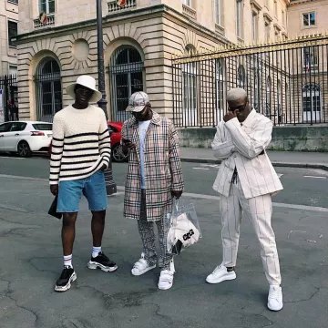 Zapatillas Black Balencigaga Triple S en la publicación de Instagram de NCL Gallery