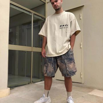 Zapatillas blancas Adidas Yeezy 500 en la publicación de Instagram de NCL Gallery