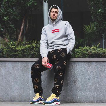 The Nike Air Max 1/97 Sean Wotherspoon that door the influencer Luca Santeramo on his Instagram