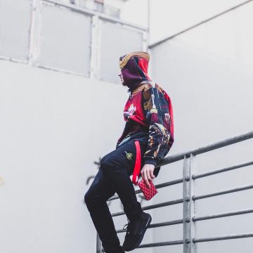 La sudadera con capucha Supreme Scarface que lleva el influencer Luca Santeramo en su Instagram