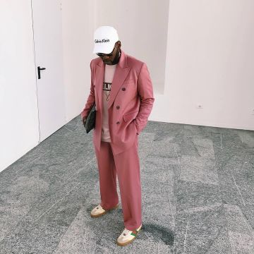 The white cap Calvin Klein on the post Instagram of NCL Gallery