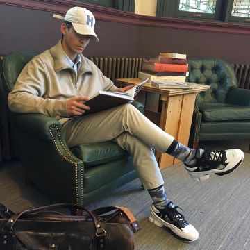 zapatillas Raf Simons blancas y grises en la publicación de Instagram de NCL Gallery