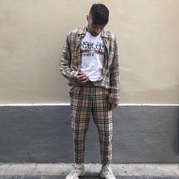 T shirt Gucci blanc "Common Sense is not that common" on the post Instagram of NCL Gallery