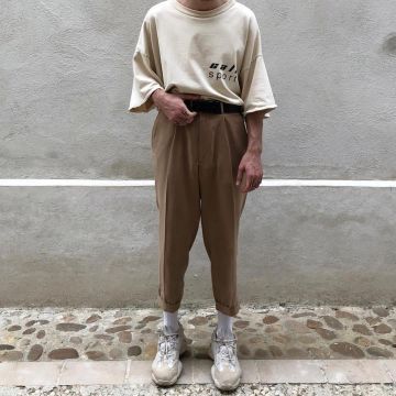Les sneakers beige Adidas Yeezy 500 sur le post Ins­ta­gram de NCL Gal­lery