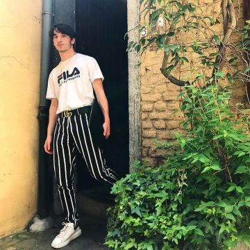 Alexander McQueen Black Heel White Sneakers en la publicación de Instagram de NCL Gallery