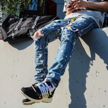 El bolso de lona Supreme que lleva el influencer Sebastian Fornalczyk en su Instagram