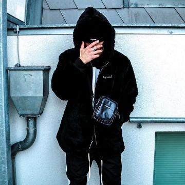 El bolso Supreme que lleva el influencer Sebastian Fornalczyk en su Instagram