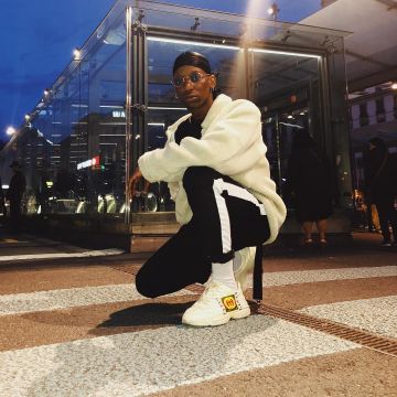 El par que lleva Birdy es unas zapatillas Rhyton de cuero con el logotipo de Gucci, que se ve en su intagram iambirdyy