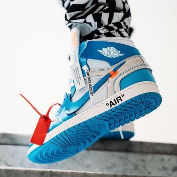 The Nike AJ1 x Off White blue on the account Instagram of CaminoTV