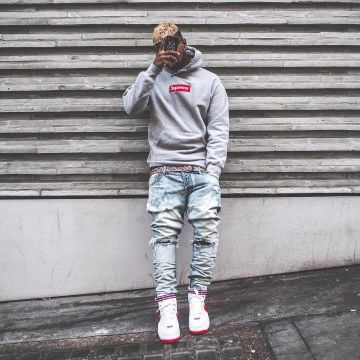 La sudadera suprema gris que lleva la influencer Vivian Frank en su Instagram