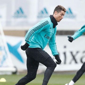 Le pull d'entrainement que porte Cristiano Ronaldo sur son compte Instagram