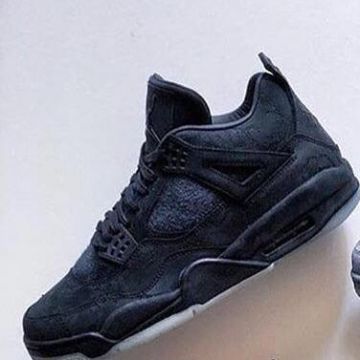 Sneakers Nike Air Jordan 4 X Levi's blue jean on the account Instagram @lesitedelasneaker