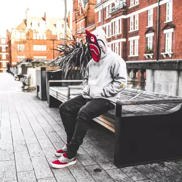Les Vans FOG rouges que porte Callum Hine sur son compte Instagram