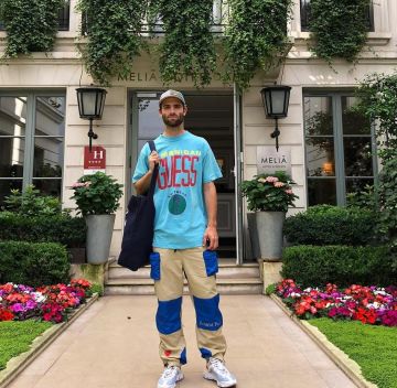 sneakers Nike react element 87 views the account Instagram of SEAN WOTHERSPOON