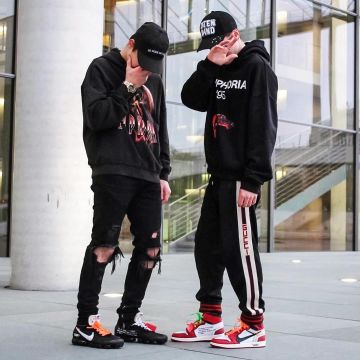 Le pantalon Gucci en jersey technique que porte l'influenceur Moe Sommer sur son Instagram