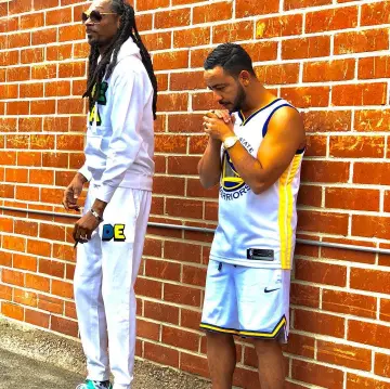Sneakers green from Snoop Dogg on the account Instagram of Lacrim