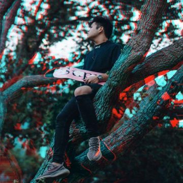 Zapatillas adidas YEEZY Beluga 2.0 grises vistas en la cuenta de Instagram de Christian Villanueva
