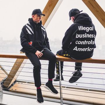 El Balenciaga Speed Trainer blanco y negro que lució el amigo del influencer Ryan Hildrew en su Instagram