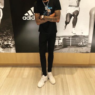 Zapatillas adidas Yeezy 500 blush vistas en la cuenta de Instagram de Brandon X. Ingram