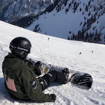 La chaqueta verde oliva Supreme "Trans Antarctica" que lució el influencer Ryan Hildrew en su Instagram