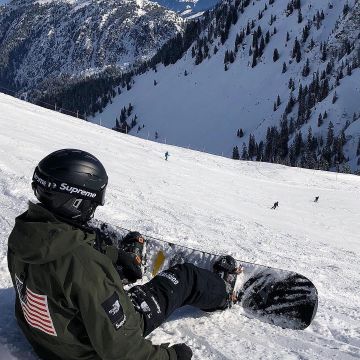 Los pantalones negros supreme the north que lució el influencer Ryan Hildrew en su Instagram