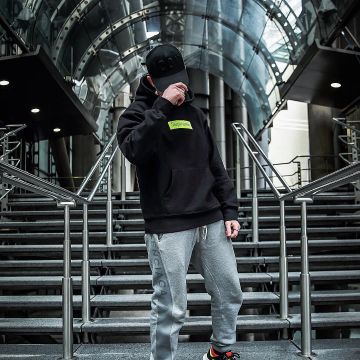 La sudadera Black Supreme que lleva el influencer Ryan Hildrew en su Instagram
