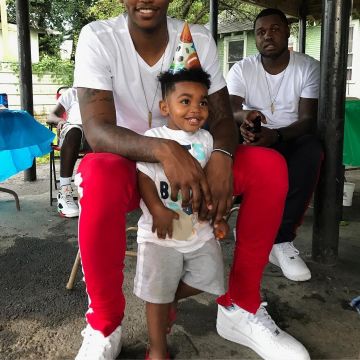 sneakers Nike Air force 1 "one night" views on the account Instagram of Elfrid Payton
