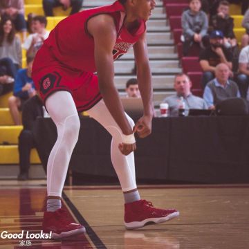 Shareef O'Neal's Red Air Jordan 11 Retro en su cuenta de Instagram