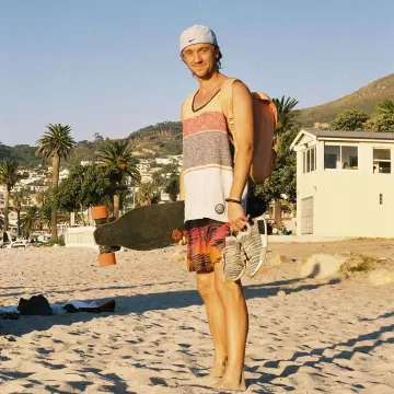 The sneakers NMD_R1 STLT Adidas worn by Tom Felton on Instagram