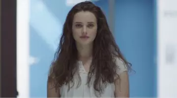 La robe blanche de Hannah Baker (Katherine Langford) dans 13 Reasons Why