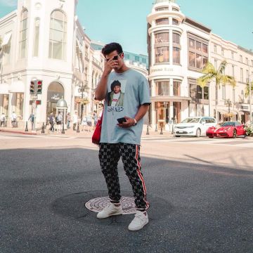 Les sneakers Yeezy Calabasas Power Phase White vues sur le compte Instagram de Ari Petrou