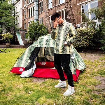 Les sneakers Air Yeezy 2 NRG Platinum vues sur le compte Instagram de Ari Petrou