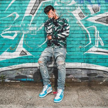 Les sneakers Air Jordan 1 x Off White UNC vues sur le compte Instagram de Ari Petrou